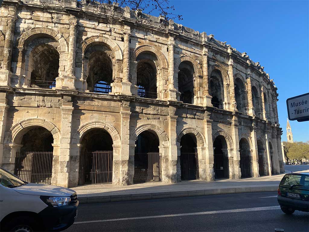 les arènes vue sur le côté