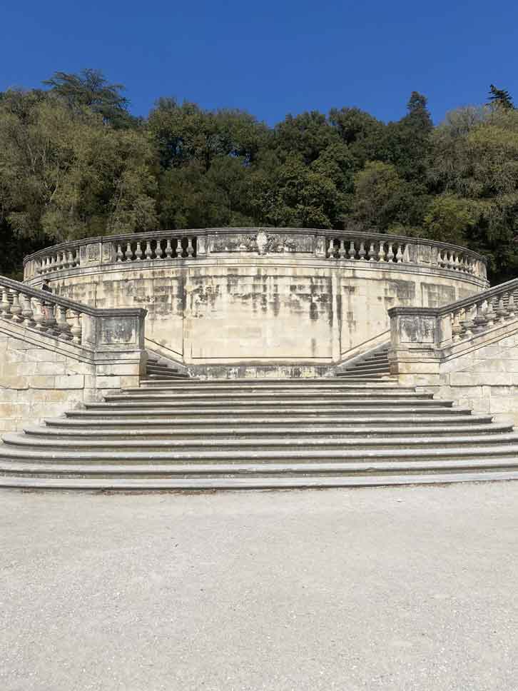 Escalier Romain dans les jardins de la fontaine
