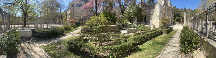 parc dans les jardins de la fontaine à Nimes