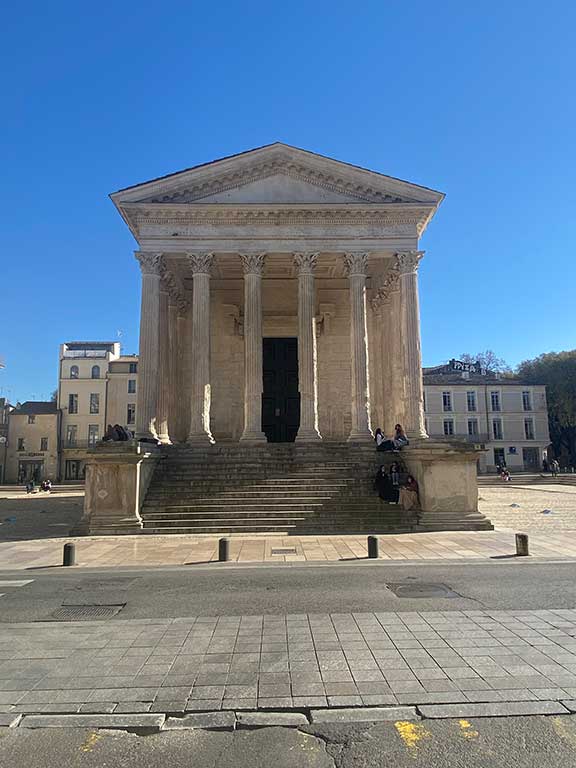 La Maison Carré vue de devant